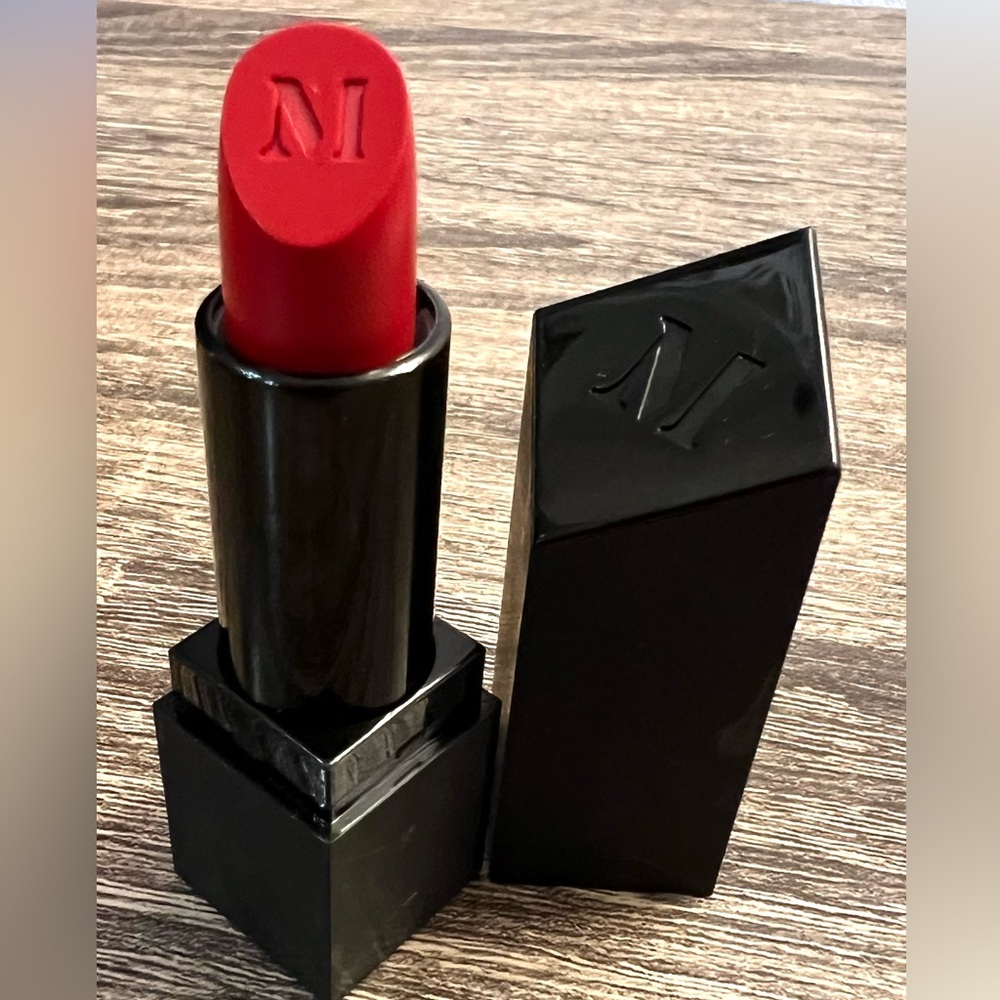 Morphe cream Lipstick “True Love”